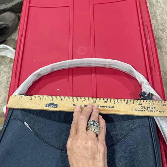 Navy blue NWT MICHAEL KORS PURSE🎁🎁🎁🎁medium to large size, super roomy and cute. - Picture 7 of 9